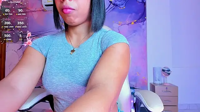 Snapshot of Elowen_Clark chatting on October 28, 2025, 7:46 pm Elowen Clark online show from October 28, 2025, 7:46 pm