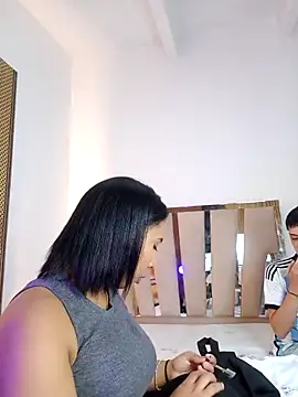 Snapshot of Elowen_Clark chatting on February 24, 2026, 6:53 pm Elowen Clark online show from February 24, 2026, 6:53 pm