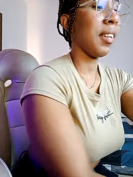 Snapshot of Elowen_Clark chatting on February 13, 2026, 7:36 pm Elowen Clark online show from February 13, 2026, 7:36 pm