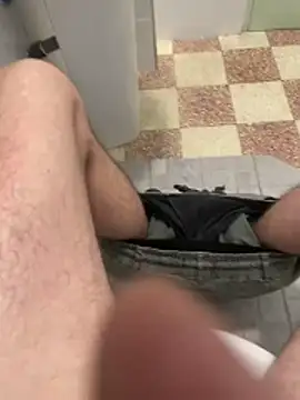 Snapshot of lolo7121 chatting on March 5, 2026, 3:52 pm lolo7121 online show from March 5, 2026, 3:52 pm