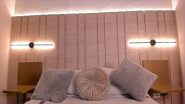 Isabellaroberts1 online show from October 1, 2025, 8:35 pm