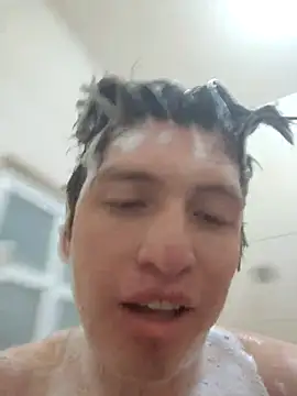 Snapshot of Luisgg18 chatting on December 3, 2025, 3:18 am Luisgg18 online show from December 3, 2025, 3:18 am