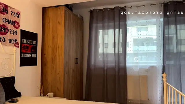 ScarlettSmithX online show from April 21, 2026, 6:31 am