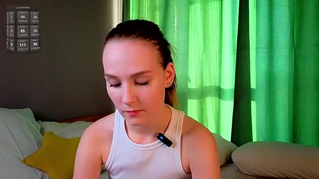 Snapshot of QueenieHathaway chatting on September 23, 2025, 1:23 am QueenieHathaway online show from September 23, 2025, 1:23 am