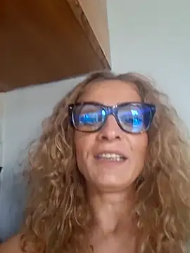 Snapshot of aellabeyonce chatting on June 11, 2026, 4:59 pm aellabeyonce online show from June 11, 2026, 4:59 pm