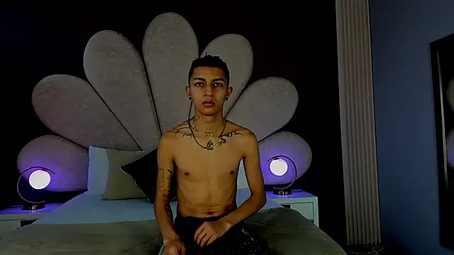 Snapshot of NickandAbby_ chatting on November 10, 2025, 2:11 pm NickandAbby online show from November 10, 2025, 2:11 pm