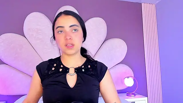 NickandAbby  online show from April 5, 2026, 11:39 am