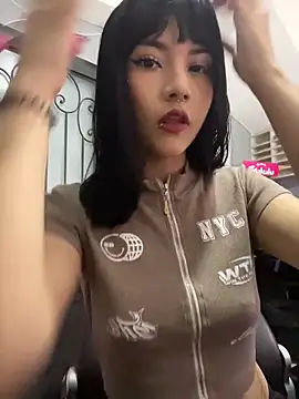 TatiLee online show from April 6, 2026, 2:29 pm