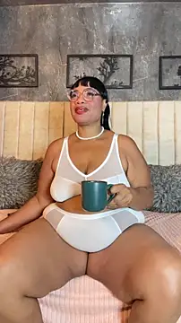 Snapshot of aranzzalatin chatting on February 2, 2026, 12:15 pm aranzzalatin online show from February 2, 2026, 12:15 pm