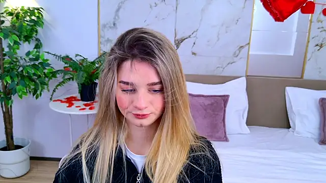 SweetyLicky online show from February 12, 2026, 4:18 pm