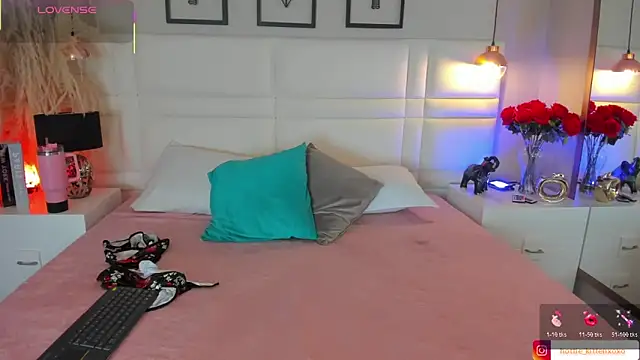 Viollet xoxo online show from November 22, 2025, 7:24 pm