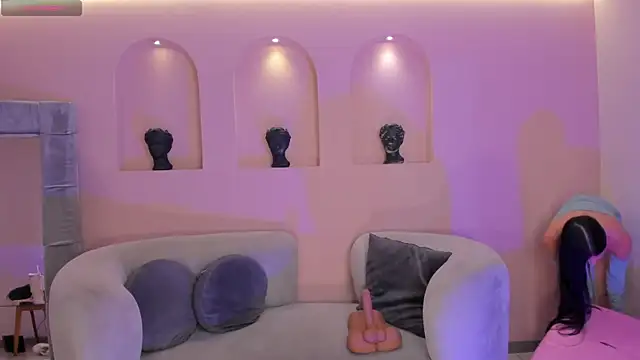 MiaLaurence online show from February 25, 2026, 7:47 pm