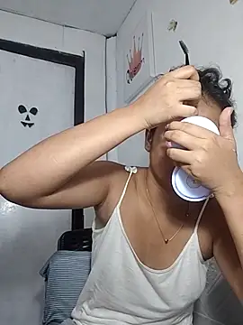 kiannie01 online show from October 13, 2025, 6:09 pm