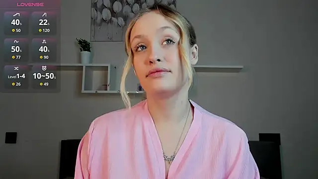 Julliakoill online show from November 16, 2025, 6:51 am