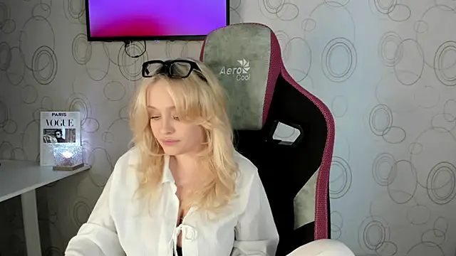 Julliakoill online show from March 3, 2026, 9:27 am