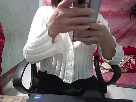 Xue weng online show from November 16, 2025, 1:27 pm