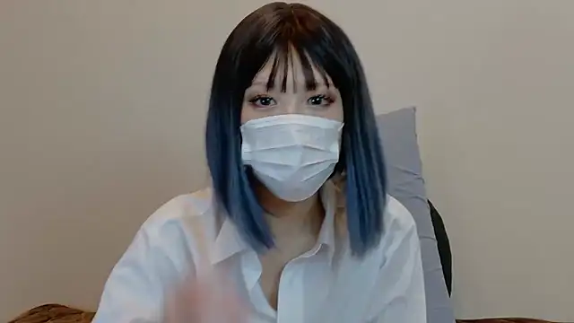 sarina at online show from December 2, 2025, 9:33 am