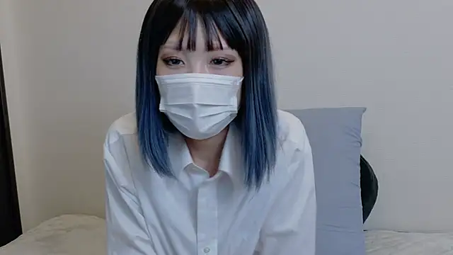 sarina at online show from April 25, 2026, 7:33 am