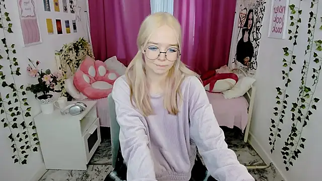 Snapshot of BellaMontgomery chatting on March 20, 2026, 11:55 am BellaMontgomery online show from March 20, 2026, 11:55 am
