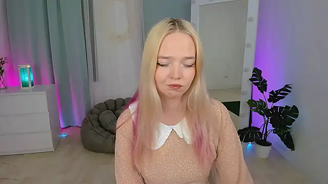 BellaMontgomery online show from February 6, 2026, 4:03 pm