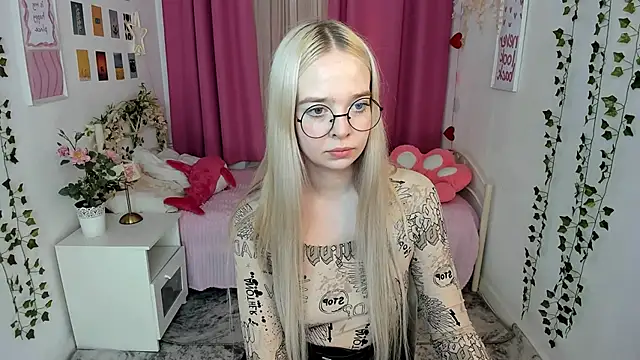 Snapshot of BellaMontgomery chatting on April 30, 2026, 4:14 pm BellaMontgomery online show from April 30, 2026, 4:14 pm