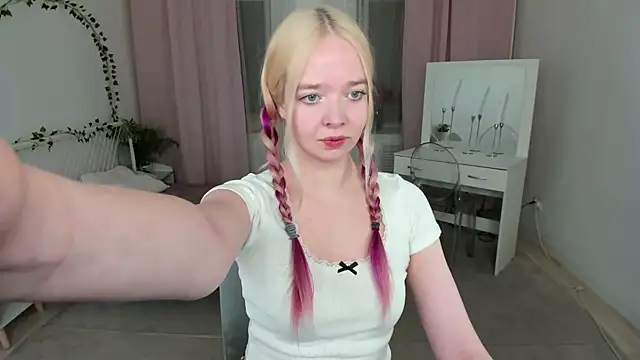 BellaMontgomery online show from January 15, 2026, 4:32 pm