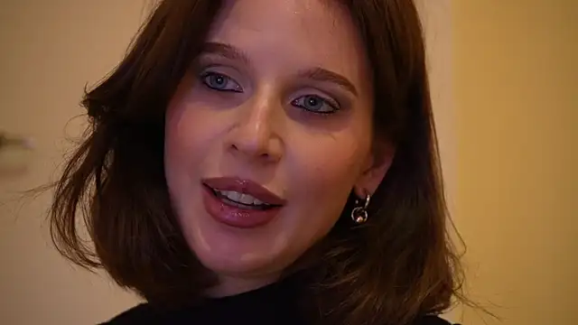 ellaa91 online show from June 17, 2026, 5:56 pm