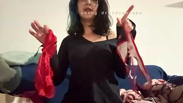 Snapshot of petitepeach6 chatting on February 21, 2026, 9:17 pm petitepeach6 online show from February 21, 2026, 9:17 pm