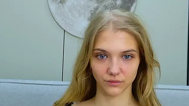 4example Chloe online show from March 1, 2026, 10:48 am