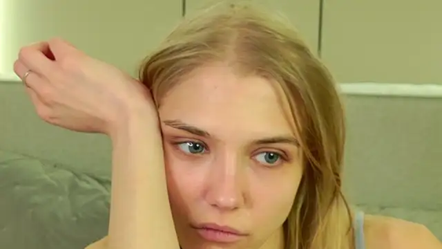 4example Chloe online show from March 13, 2026, 6:29 am