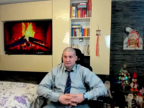 Snapshot of SpartacusDaddy48 chatting on February 17, 2026, 4:21 am SpartacusDaddy48 online show from February 17, 2026, 4:21 am