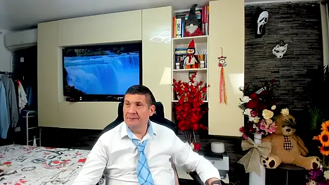 SpartacusDaddy48 online show from April 11, 2026, 10:35 pm