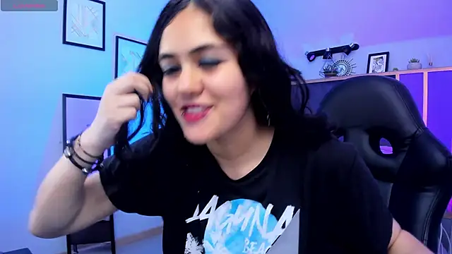 Snapshot of Azurra_amatto2 chatting on November 13, 2025, 8:57 pm Azurra amatto2 online show from November 13, 2025, 8:57 pm