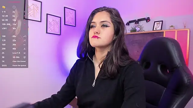 Snapshot of Azurra_amatto2 chatting on October 8, 2025, 8:31 pm Azurra amatto2 online show from October 8, 2025, 8:31 pm