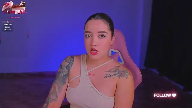 lunaarose online show from September 26, 2025, 5:03 am