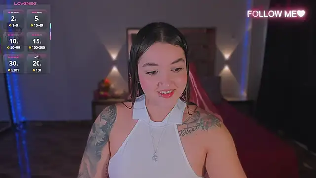 lunaarose online show from November 14, 2025, 4:21 pm