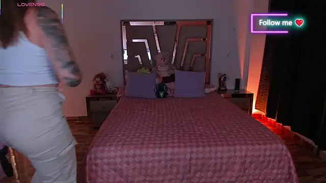 lunaarose online show from April 20, 2026, 4:37 am