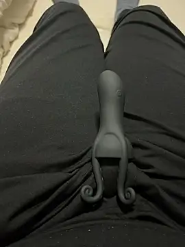 Snapshot of I_SHO0106 chatting on December 3, 2025, 10:25 am I SHO0106 online show from December 3, 2025, 10:25 am