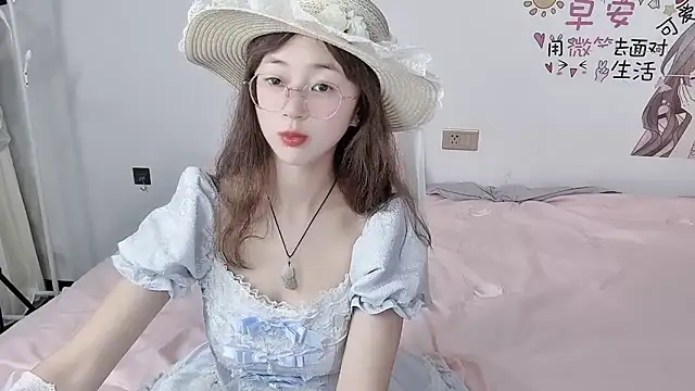 Snapshot of nini_a chatting on September 19, 2025, 1:04 pm nini a online show from September 19, 2025, 1:04 pm