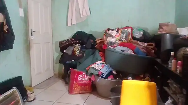 Snapshot of Nicky52 chatting on November 5, 2025, 4:15 am Nicky52 online show from November 5, 2025, 4:15 am