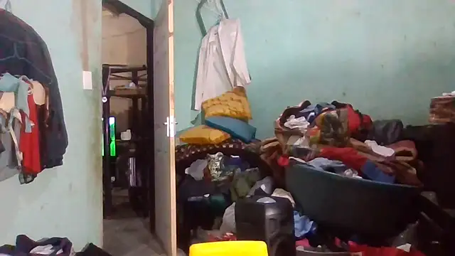 Snapshot of Nicky52 chatting on November 1, 2025, 6:24 pm Nicky52 online show from November 1, 2025, 6:24 pm