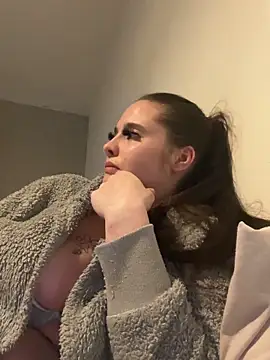 LollyLove  online show from April 11, 2026, 7:06 pm