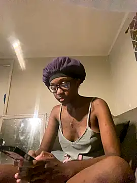 Snapshot of HennessyBaby21 chatting on November 18, 2025, 8:39 am HennessyBaby21 online show from November 18, 2025, 8:39 am