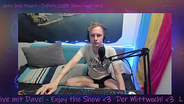 Snapshot of DaveLindau chatting on October 22, 2025, 5:23 pm DaveLindau online show from October 22, 2025, 5:23 pm