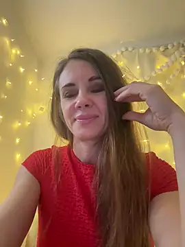 Snapshot of LucieMack chatting on February 2, 2026, 9:47 pm LucieMack online show from February 2, 2026, 9:47 pm