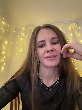 Snapshot of LucieMack chatting on February 20, 2026, 5:15 pm LucieMack online show from February 20, 2026, 5:15 pm