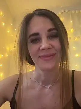 Snapshot of LucieMack chatting on February 3, 2026, 2:11 pm LucieMack online show from February 3, 2026, 2:11 pm