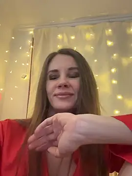 Snapshot of LucieMack chatting on February 19, 2026, 5:54 pm LucieMack online show from February 19, 2026, 5:54 pm