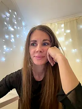 Snapshot of LucieMack chatting on October 20, 2025, 8:20 pm LucieMack online show from October 20, 2025, 8:20 pm