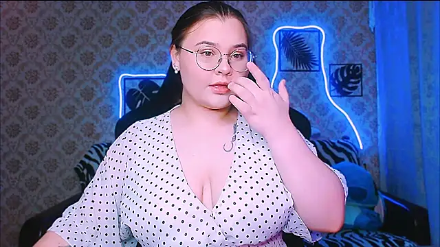 InLoveWithLife26 online show from November 15, 2025, 5:39 pm